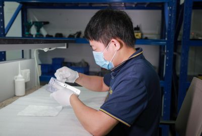 Manual surface treatment of vacuum casting parts