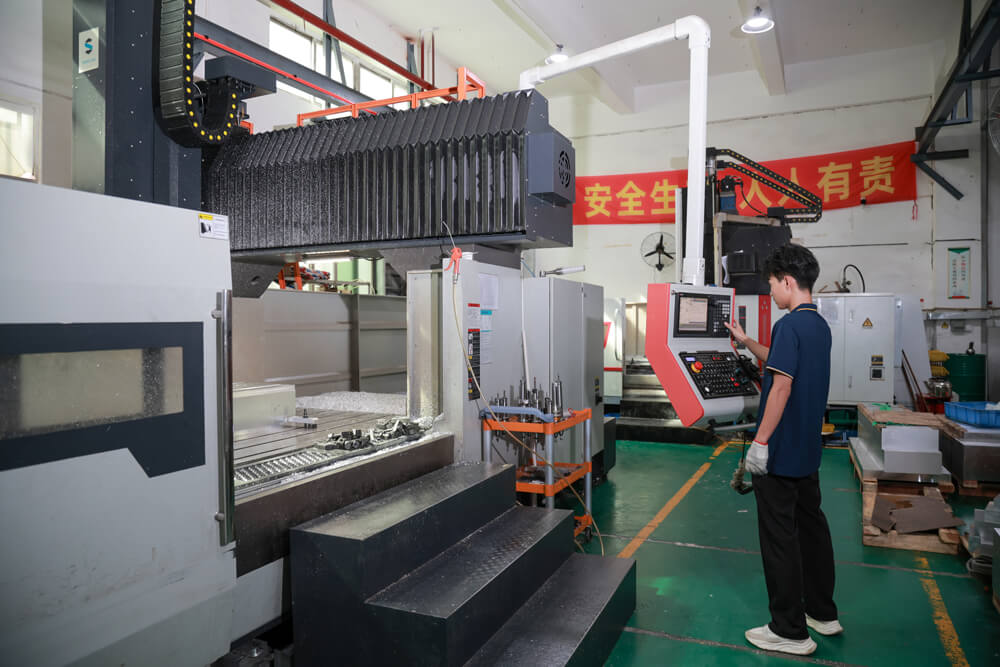 Operator at a CNC machining center in the LKprototype factory