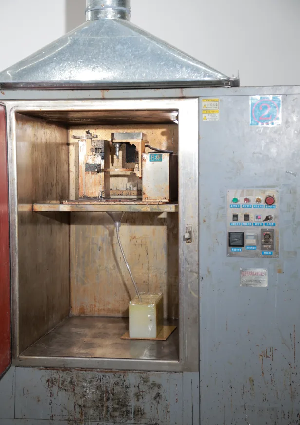 Vacuum casting equipment