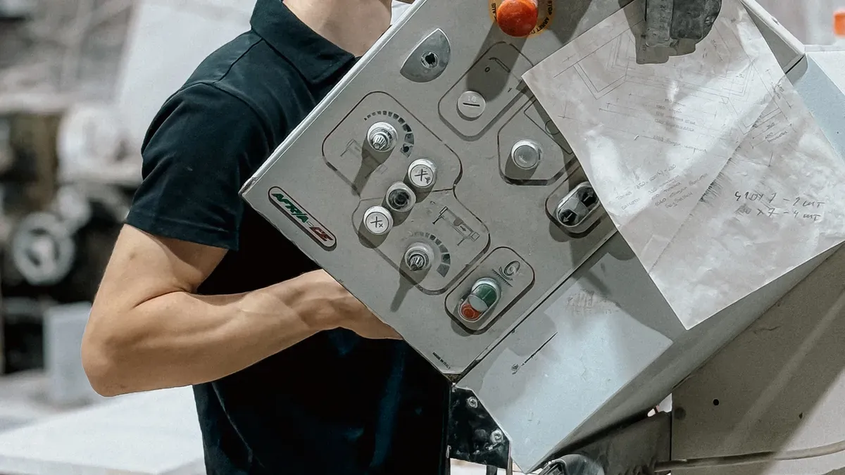 HOW TO CALCULATE AND CORRECT SPRINGBACK IN SHEET METAL BENDING (FORMULAS & METHODS)